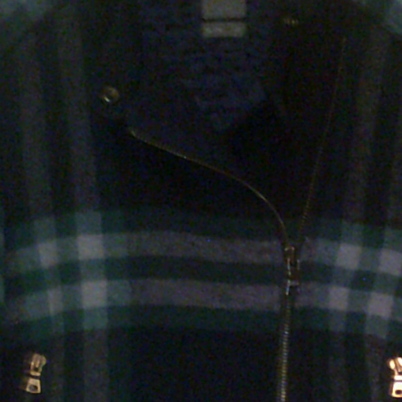 GAP  plaid  Ladies Jacket **MAKE AN OFFER** - Picture 2 of 7